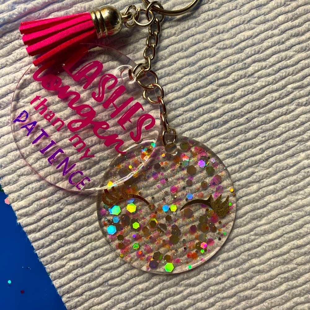 Keychain “Lashes..” resin and vinyl / Handmane